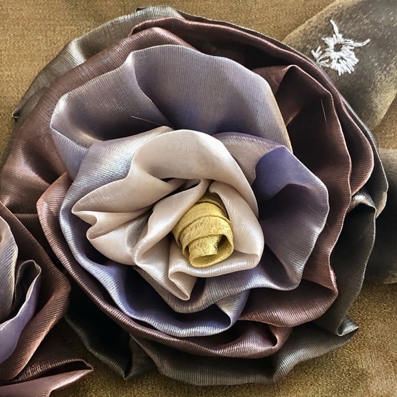 ✨Host Pick!✨ Silk evening bag in silk gauze with appliqué — rare and unique! - Picture 3 of 12